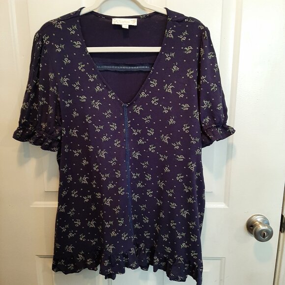 Sale!!! Cute Tunic Top; Deep V-Neck; Navy w/ Tiny Floral Print; Betro - Picture 2 of 5